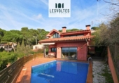 Chalet independiente con terreno en venta en la España, Begur, ref: TR376766 foto