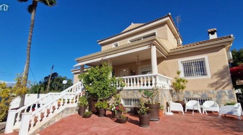 Alicante - San Vicente del Raspeig - 1072m2