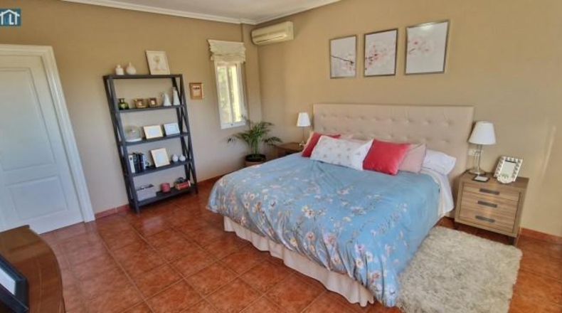 Alicante - San Vicente del Raspeig - 1072m2