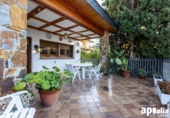 Отдельно стоящий дом с участком на продажу в городе Castellar del Vallès Фото
