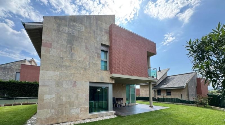 Cantabria - Santa Cruz de Bezana - 540m2
