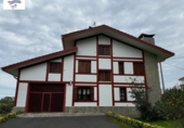 Отдельно стоящий дом с участком на продажу в городе Bermeo Фото