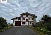 Отдельно стоящий дом с участком на продажу в городе Bermeo Фото