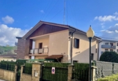 Chalet independiente con terreno en venta en la España, Irún, ref: TR223172 foto