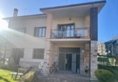 Chalet independiente con terreno en venta en la España, Irún, ref: TR223172 foto