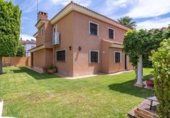 Chalet independiente con terreno en venta en la España, Gelves, ref: TR246569 foto
