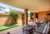 Chalet independiente con terreno en venta en la España, Gelves, ref: TR246569 foto