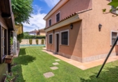 Chalet independiente con terreno en venta en la España, Gelves, ref: TR246569 foto