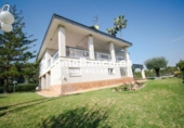Chalet independiente con terreno en venta en la España, Chiva, ref: TR400186 foto