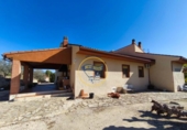 Chalet independiente con terreno en venta en la España, Ontinyent, ref: TR376341 foto