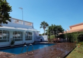 Отдельно стоящий дом с участком на продажу в городе Ciutadella de Menorca Фото