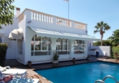 Отдельно стоящий дом с участком на продажу в городе Ciutadella de Menorca Фото