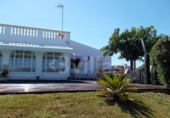 Отдельно стоящий дом с участком на продажу в городе Ciutadella de Menorca Фото