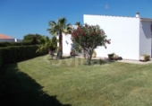 Отдельно стоящий дом с участком на продажу в городе Ciutadella de Menorca Фото