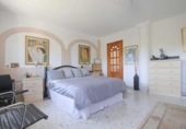 Chalet independiente con terreno en venta en la España, Estepona, ref: TR406234 foto