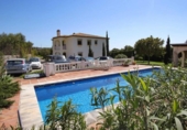 Chalet independiente con terreno en venta en la España, Estepona, ref: TR406234 foto