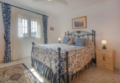 Chalet independiente con terreno en venta en la España, Estepona, ref: TR406234 foto