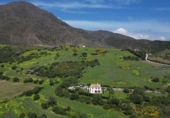 Chalet independiente con terreno en venta en la España, Estepona, ref: TR406234 foto
