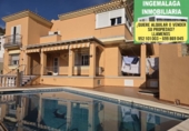 Chalet independiente con terreno en venta en la España, Málaga, ref: TR402285 foto