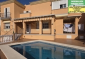 Chalet independiente con terreno en venta en la España, Málaga, ref: TR402285 foto