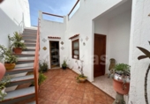 Дом с участком на продажу в городе Ciutadella de Menorca Фото