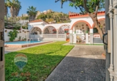 Chalet independiente con terreno en venta en la España, Rincón de la Victoria, ref: TR240966 foto
