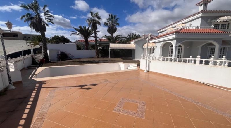 Las Palmas - San Bartolomé de Tirajana - 2400m2