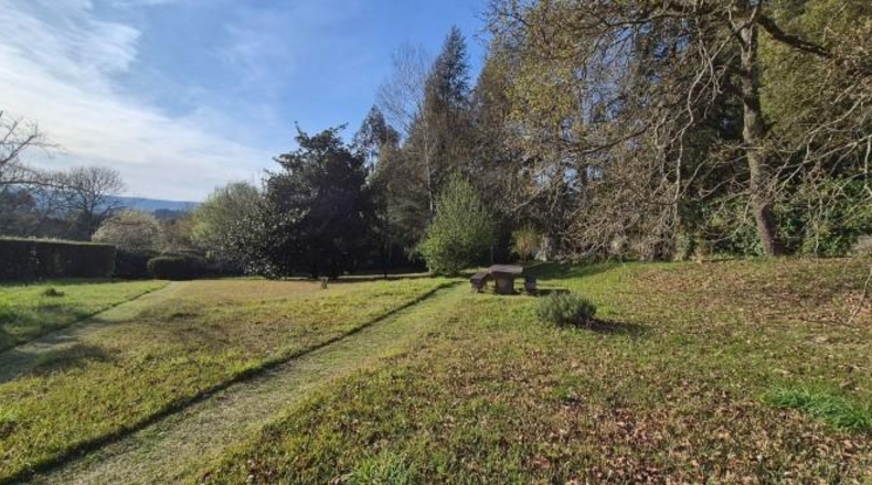 La Coruña - Santiago de Compostela - 3500m2