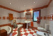 Chalet independiente con terreno en venta en la España, Cacabelos, ref: TR405006 foto