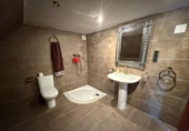 Chalet independiente con terreno en venta en la España, Cacabelos, ref: TR405006 foto