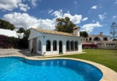 Chalet independiente con terreno en venta en la España, Benalmádena, ref: TR365721 foto