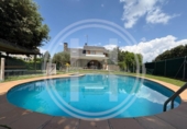 Chalet independiente con terreno en venta en la España, Barcelona, ref: TR401264 foto