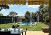 Chalet independiente con terreno en venta en la España, Barcelona, ref: TR401264 foto