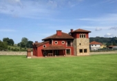 Chalet independiente con terreno en venta en la España, Bárcena de Cicero, ref: TR411672 foto