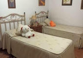 Отдельно стоящий дом с участком на продажу в городе Viñuela Фото