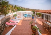 Chalet independiente con terreno en venta en la España, Candelaria, ref: TR389263 foto