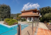 Chalet independiente con terreno en venta en la España, Castellar del Vallès, ref: TR402800 foto
