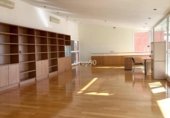 Отдельно стоящий дом с участком на продажу в городе Льейда Фото