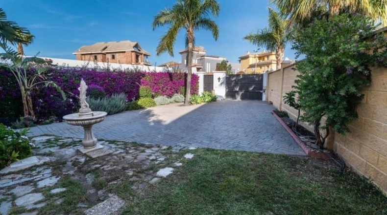 Малага - Benalmádena - 441m2