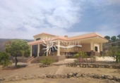 Chalet independiente con terreno en venta en la España, Adeje, ref: TR149454 foto