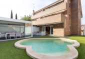 Casa de pueblo en venta en la España, Sant Quirze del Vallès, ref: TR392098 foto