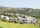 Chalet independiente con terreno en venta en la España, Estepona, ref: TR266554 foto