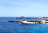 Отдельно стоящий дом с участком на продажу в городе Ciutadella de Menorca Фото