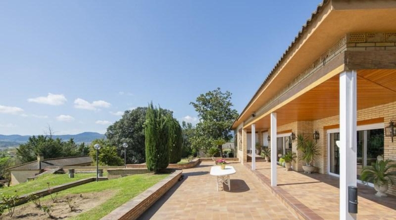 Gerona - Cornellà del Terri - 13800m2