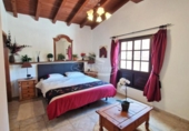 Chalet independiente con terreno en venta en la España, Guía de Isora, ref: TR401387 foto