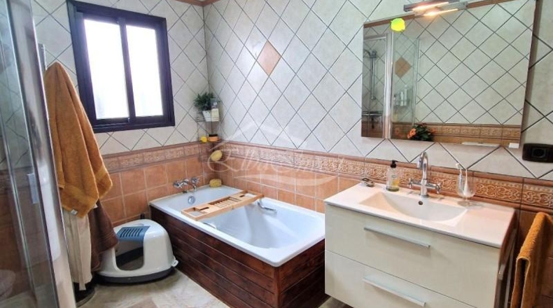 Santa Cruz de Tenerife - Puerto de la Cruz - 6500m2