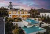 Chalet independiente con terreno en venta en la España, Marbella, ref: TR237713 foto