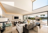 Chalet independiente con terreno en venta en la España, Marbella, ref: TR237713 foto