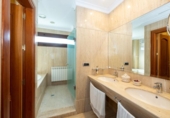 Chalet independiente con terreno en venta en la España, Granada, ref: TR265163 foto