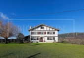 Chalet independiente con terreno en venta en la España, Irún, ref: TR399803 foto